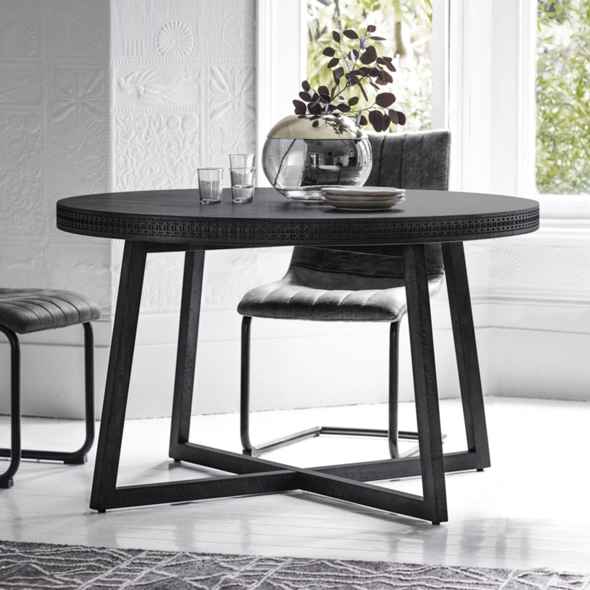 Mila Round Dining Table | Black