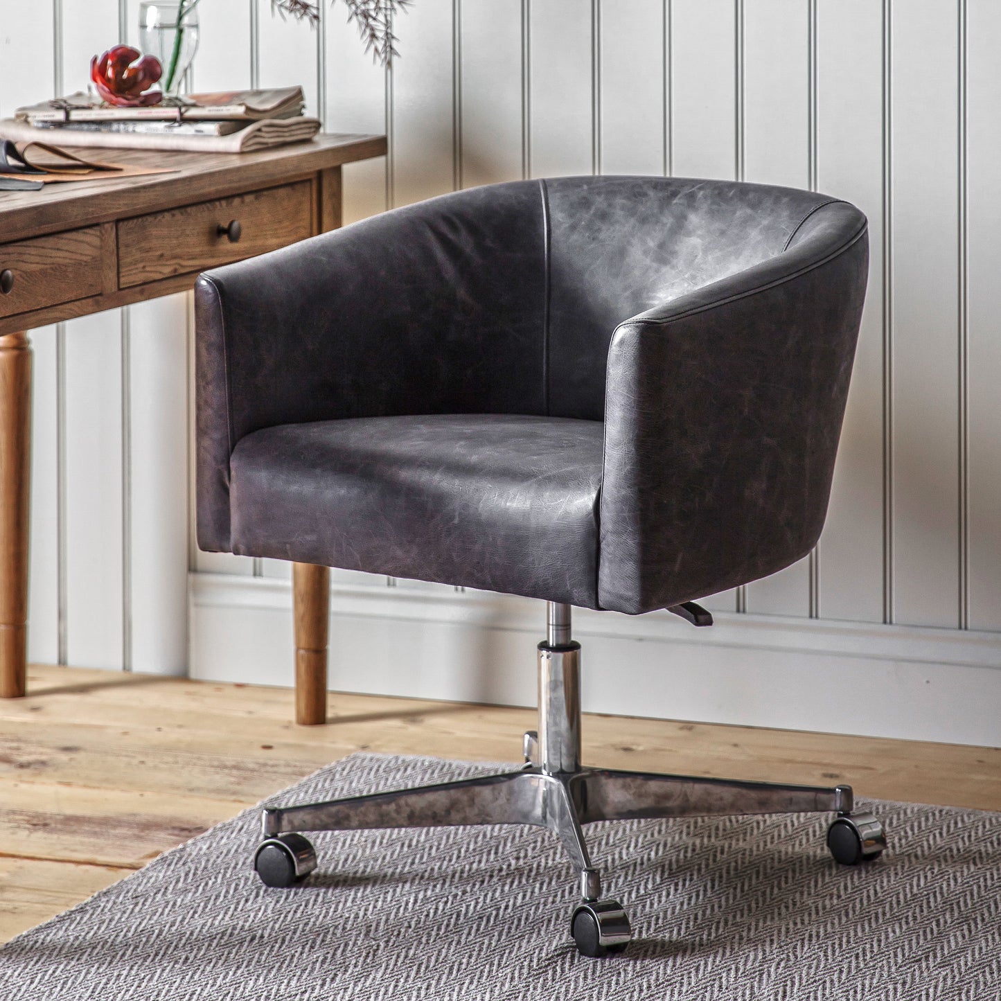 Feynman Swivel Chair | Antique Ebony 