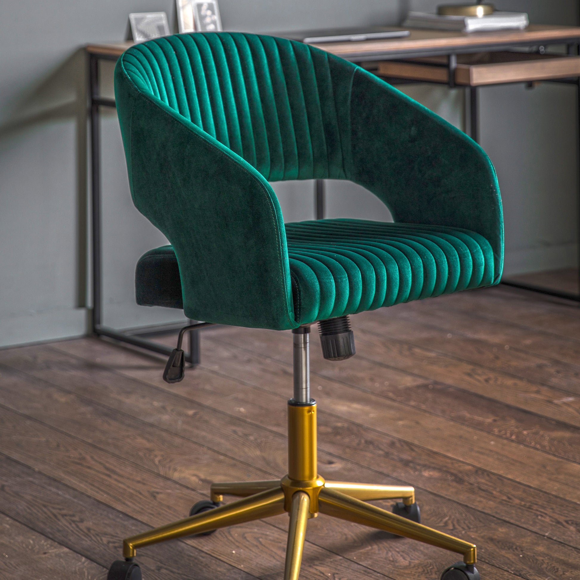 Murray Swivel Chair | Green Velvet