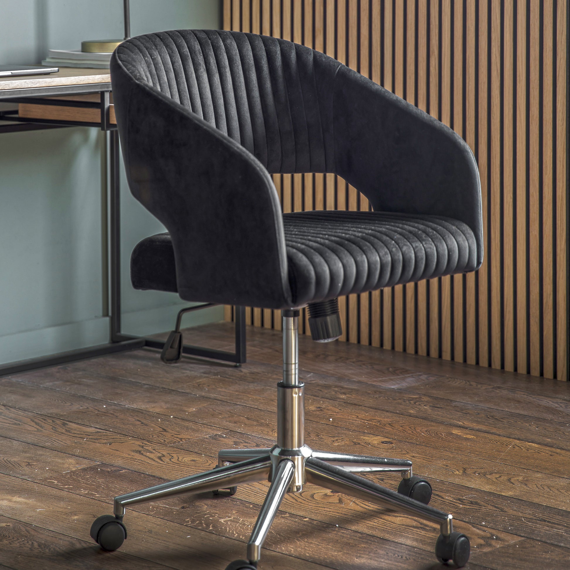 Murray Swivel Chair | Black Velvet