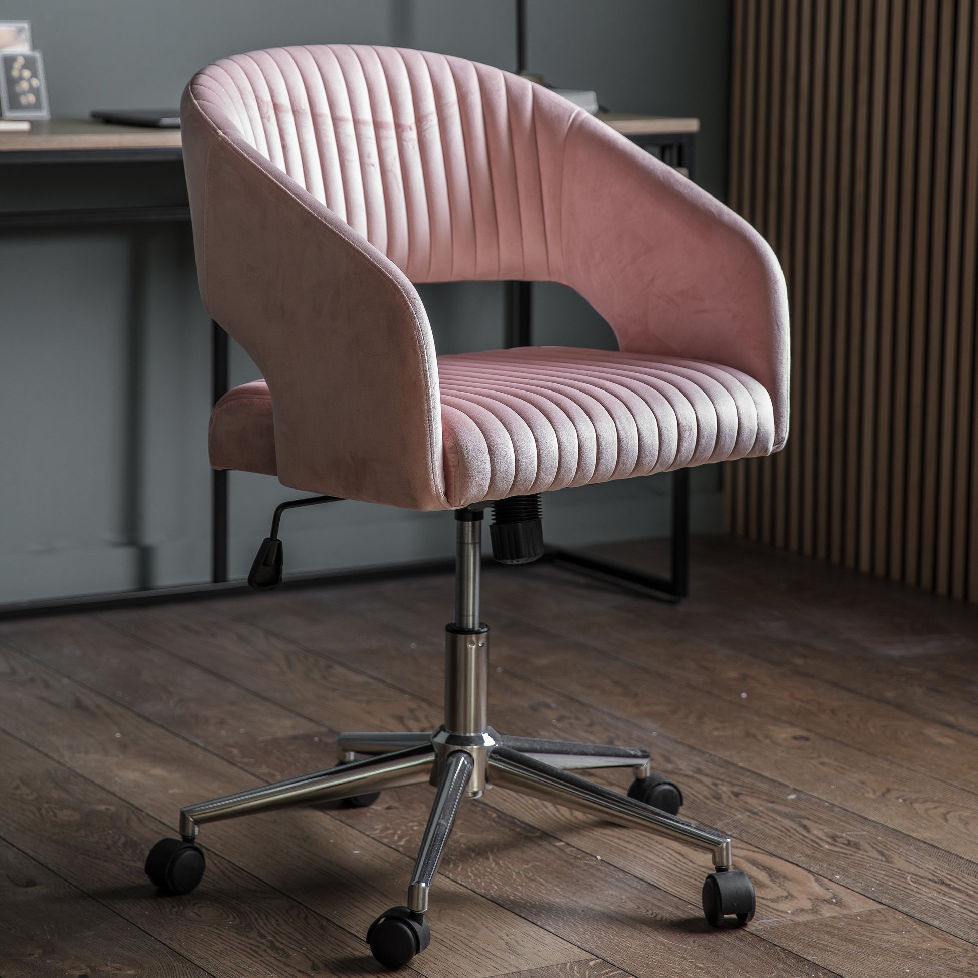 Murray Swivel Chair | Pink Velvet