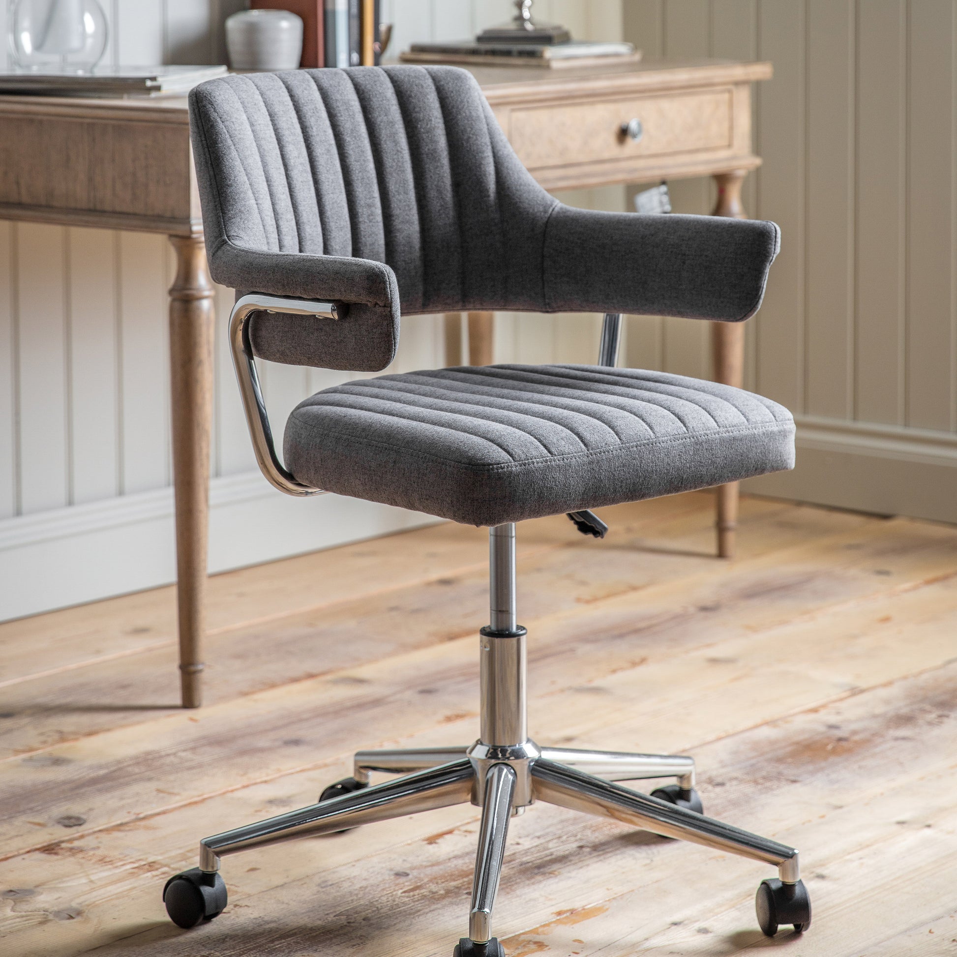 Mcintyre Swivel Chair | Charcoal