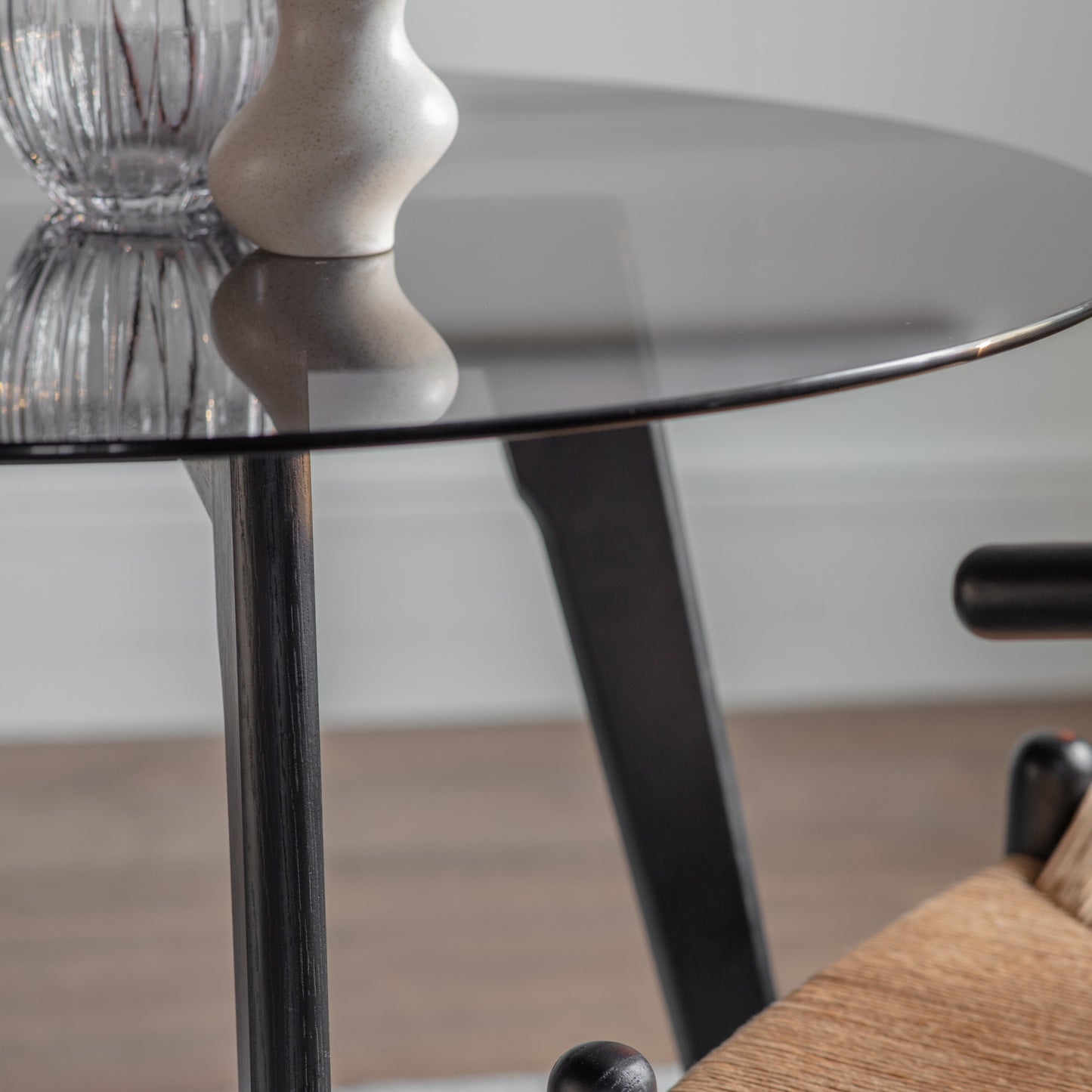 Bromley Glass Top Round Dining Table | Black 