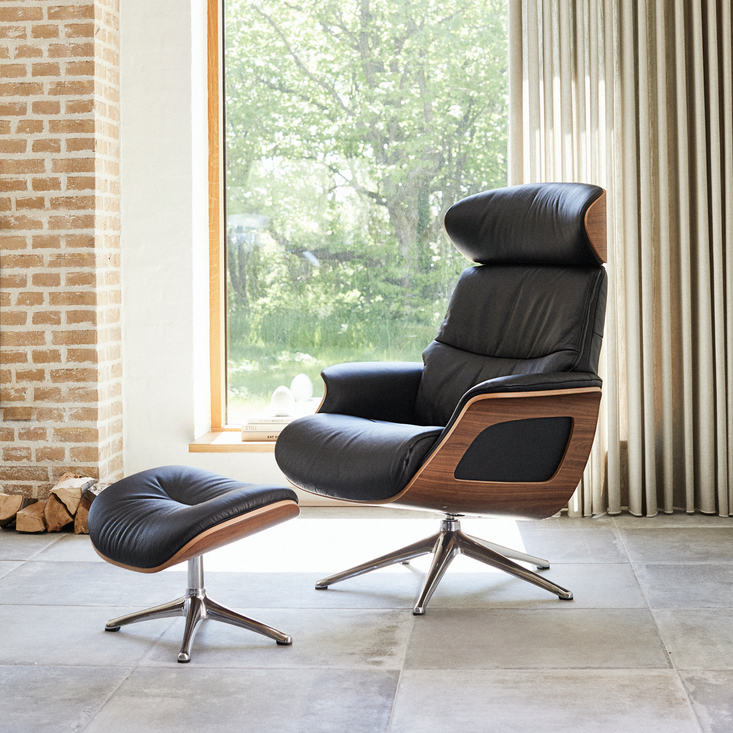 Flexlux Clement Walnut & Savoy Platin Black leather Recliner - Rydan Interiors