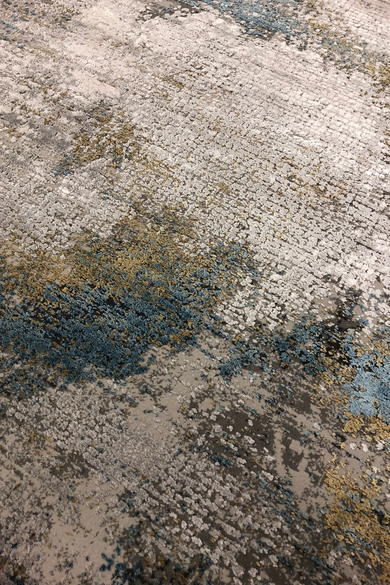 Toros Illusion Luxury Rug | Ice Blue