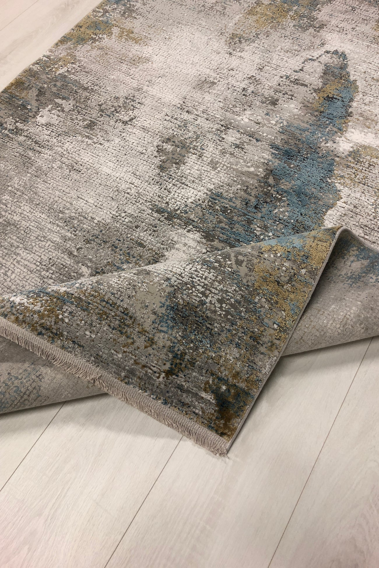 Toros Illusion Luxury Rug | Ice Blue