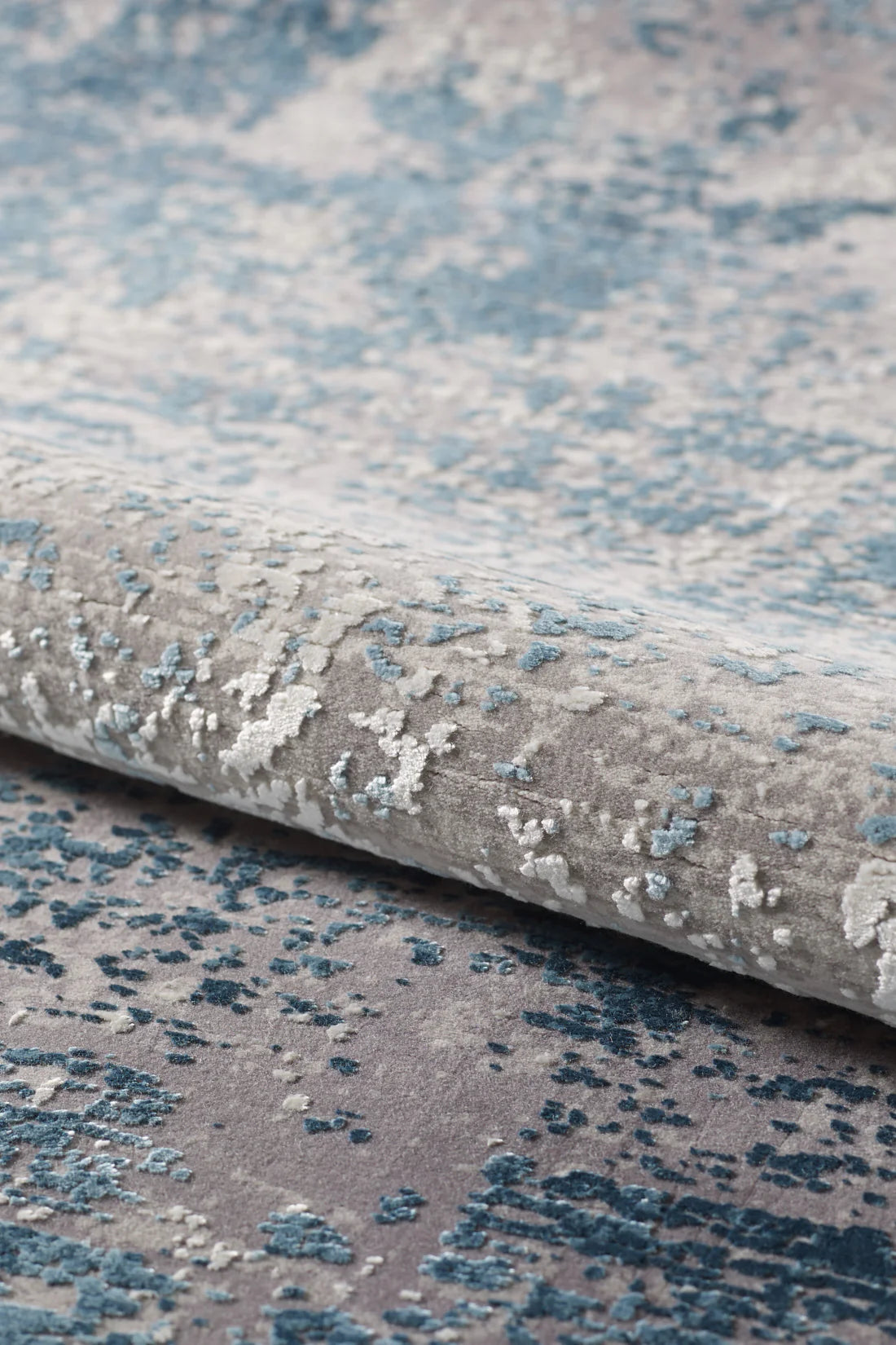 Toros Ombre Luxury Rug | Ocean