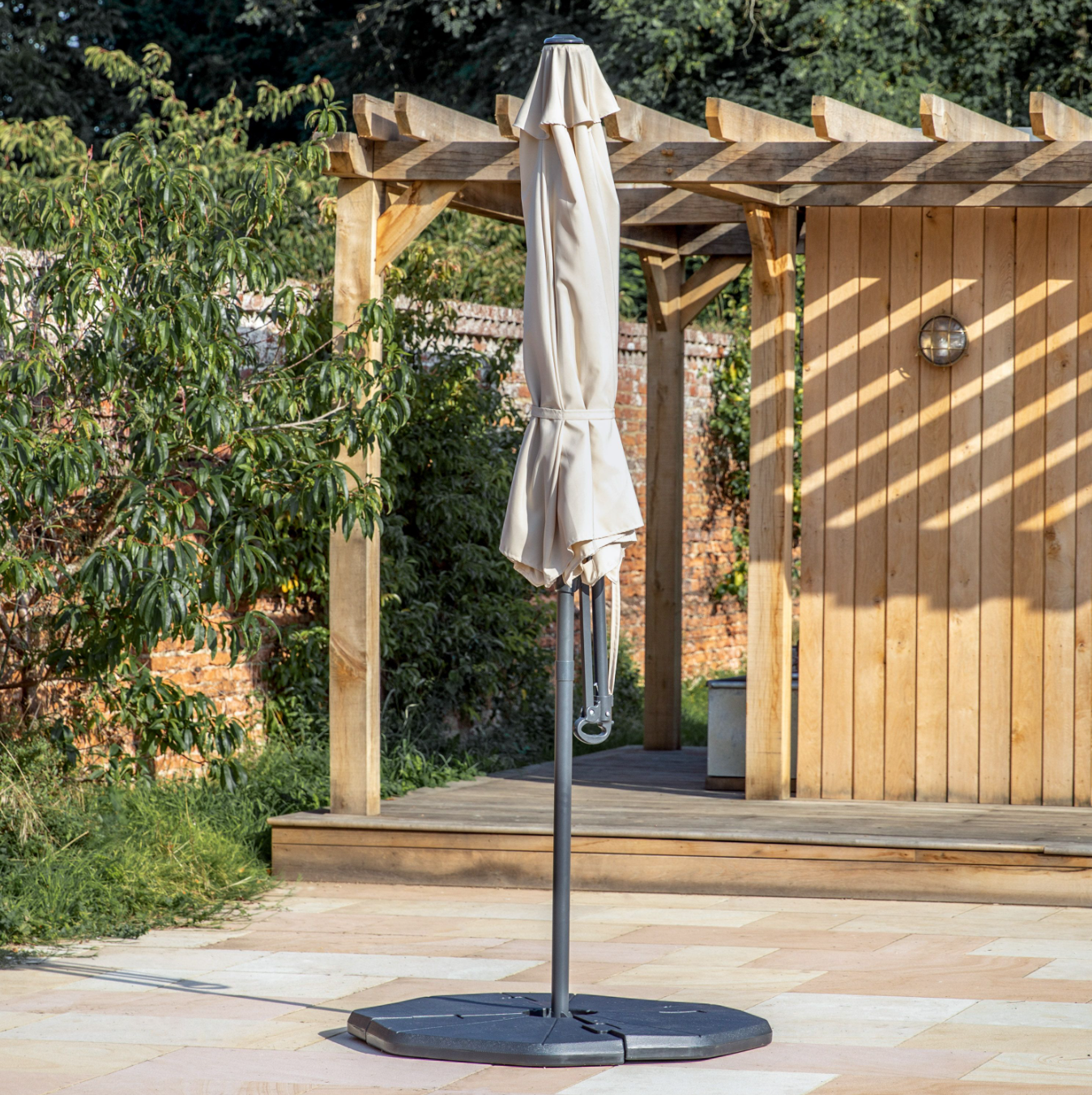 Vazzano 3m Cantilever Parasol Cream