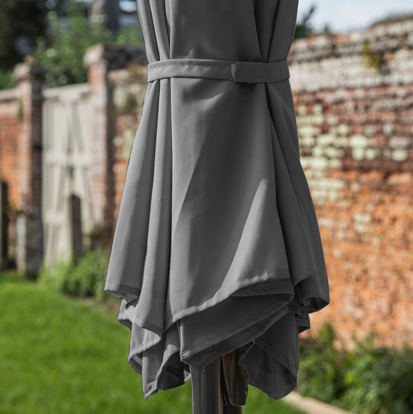 Vazzano 3m Cantilever Parasol Grey