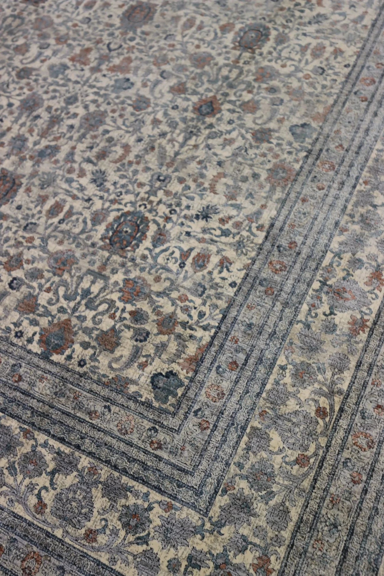 Heritage Luxury Rug | Shah Abbas